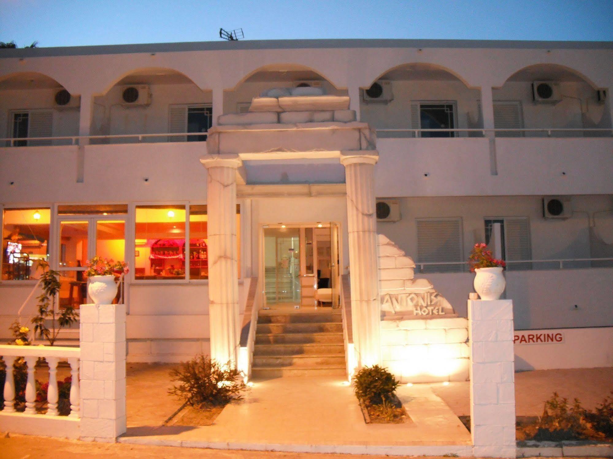 קפלוס Antonis Hotel מראה חיצוני תמונה